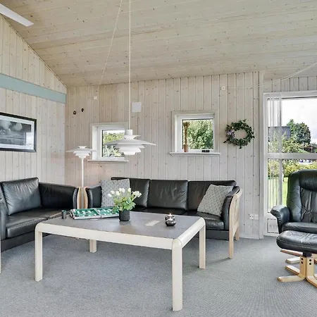 Beautiful In With Sauna, Wifi And 4 Bedrooms Feriehus