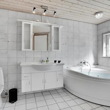 Beautiful In With Sauna, Wifi And 4 Bedrooms Feriehus